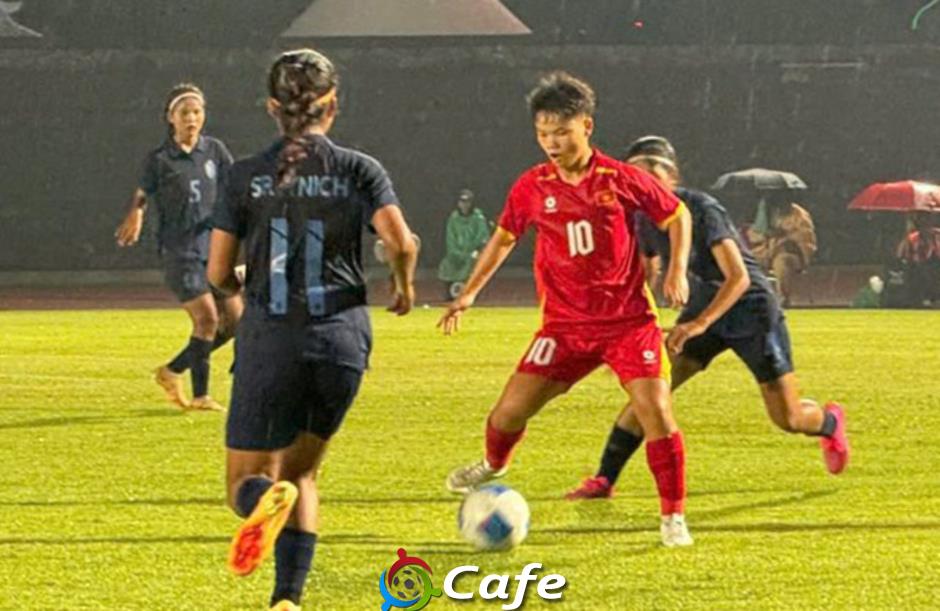 Nữ cầu thủ 15 tuổi lập hat-trick cho Việt Nam ở giải Đông Nam Á