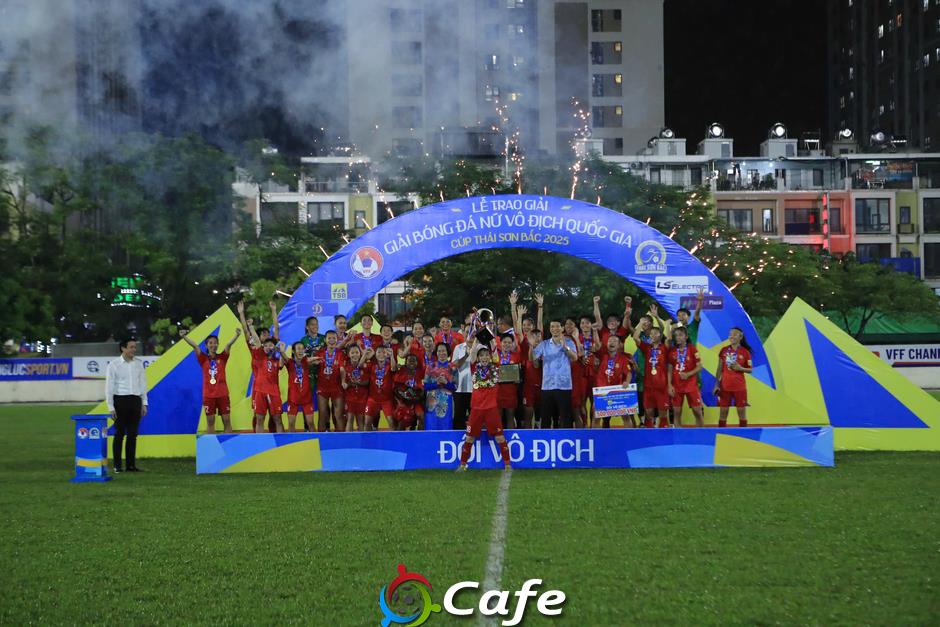 Thanh Nhã bất lực nhìn Huỳnh Như và đồng đội lần thứ 7 liên tiếp vô địch quốc gia Thanh Nhã bất lực nhìn Huỳnh Như và đồng đội lần thứ 7 liên tiếp vô địch quốc gia