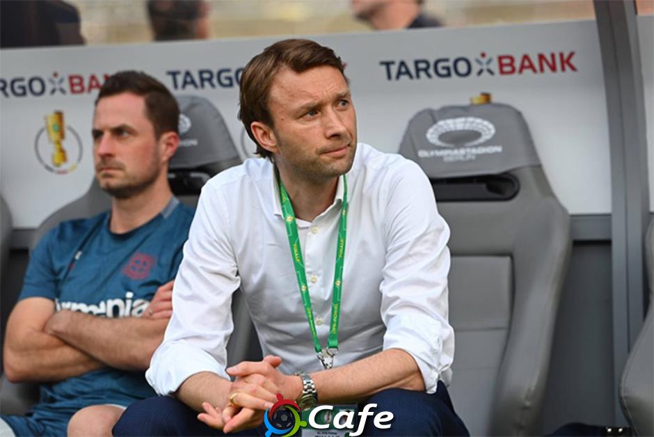 ‘Sếp lớn’ Leverkusen châm chọc Ten Hag