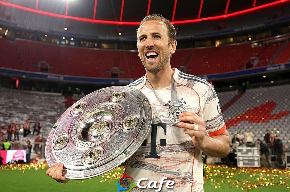 Harry Kane: 'Cuối cùng, tôi cũng được nâng cúp'