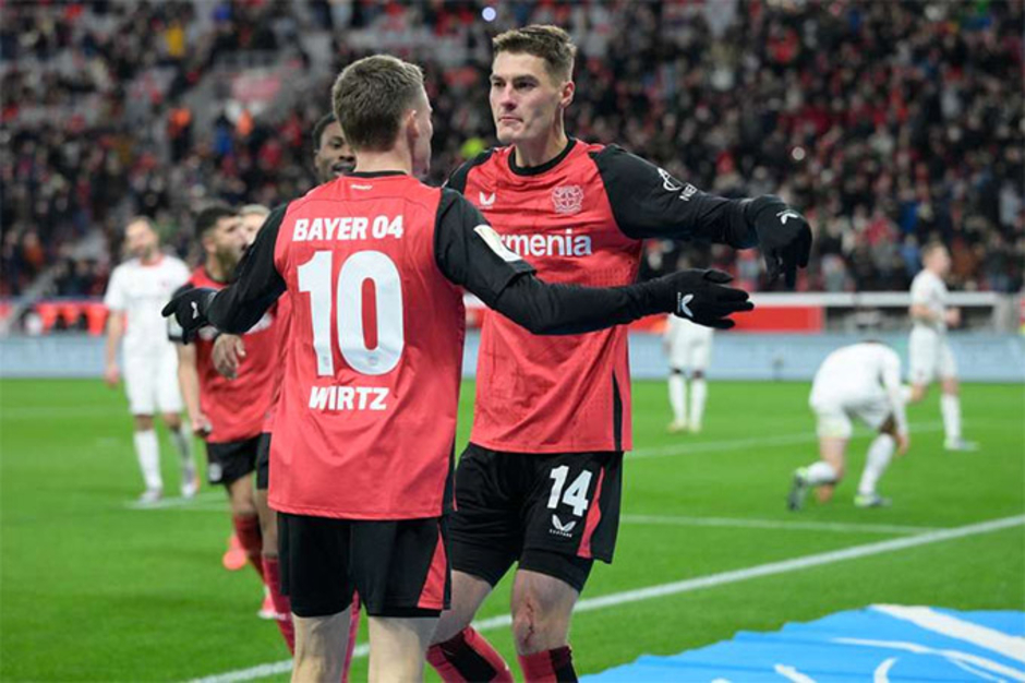 Patrik Schick lập hat-trick giúp Leverkusen tìm lại chiến thắng