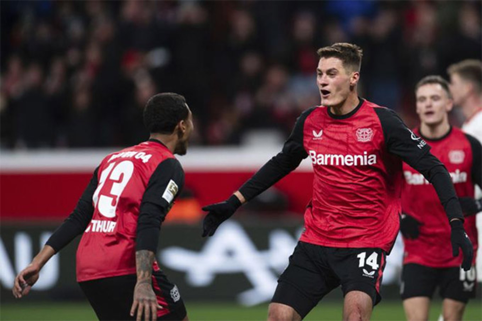 Patrik Schick lập hat-trick giúp Leverkusen tìm lại chiến thắng