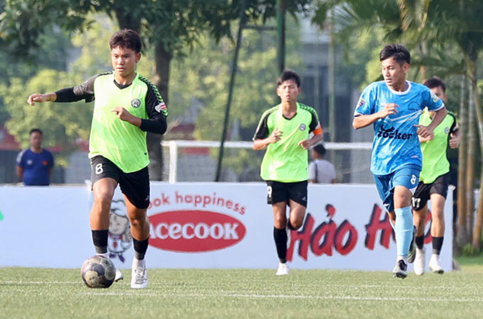 Con trai Nguyễn Quang Hải lên tuyển U17 Việt Nam