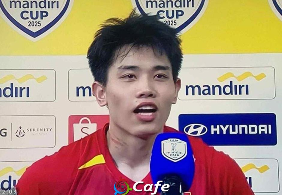 Đình Bắc bị số đông cầu thủ U23 Indonesia lao vào bóp cổ gây thương tích