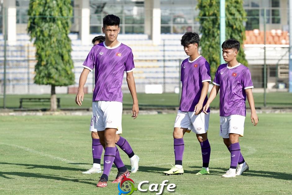 Đinh Quang Kiệt, hậu vệ cao gần 2 mét lần đầu tiên lên đội U22 Việt Nam là ai? 
