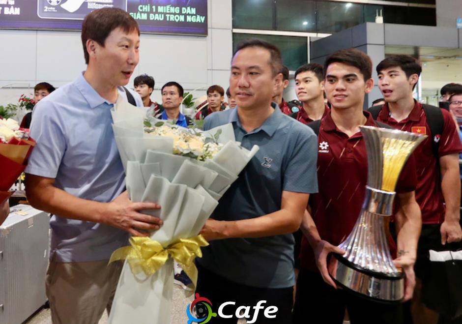 ĐT U23 Việt Nam trở về trong sự chào đón của người hâm mộ