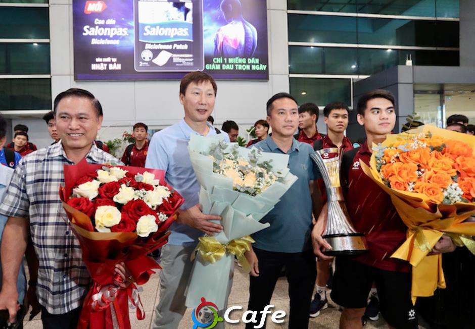 ĐT U23 Việt Nam trở về trong sự chào đón của người hâm mộ