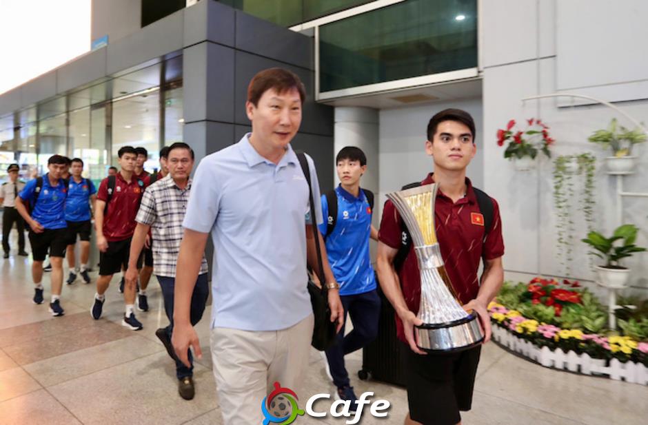 ĐT U23 Việt Nam trở về trong sự chào đón của người hâm mộ