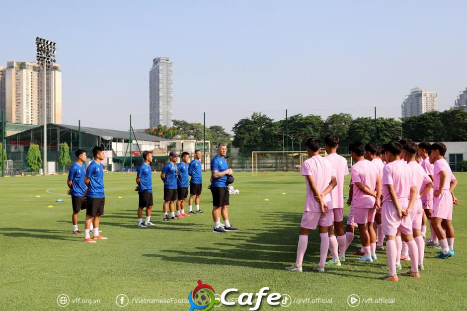 HLV Brazil suýt cùng Việt Nam dự World Cup tái xuất