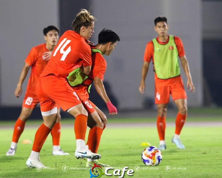 HLV Kim Sang Sik chia người theo dõi Malaysia, Indonesia