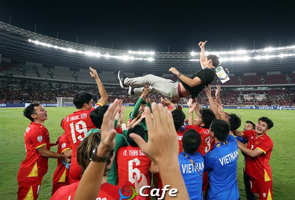 HLV Kim Sang Sik: ‘Không được làm tổn hại thành công của HLV Park Hang Seo’