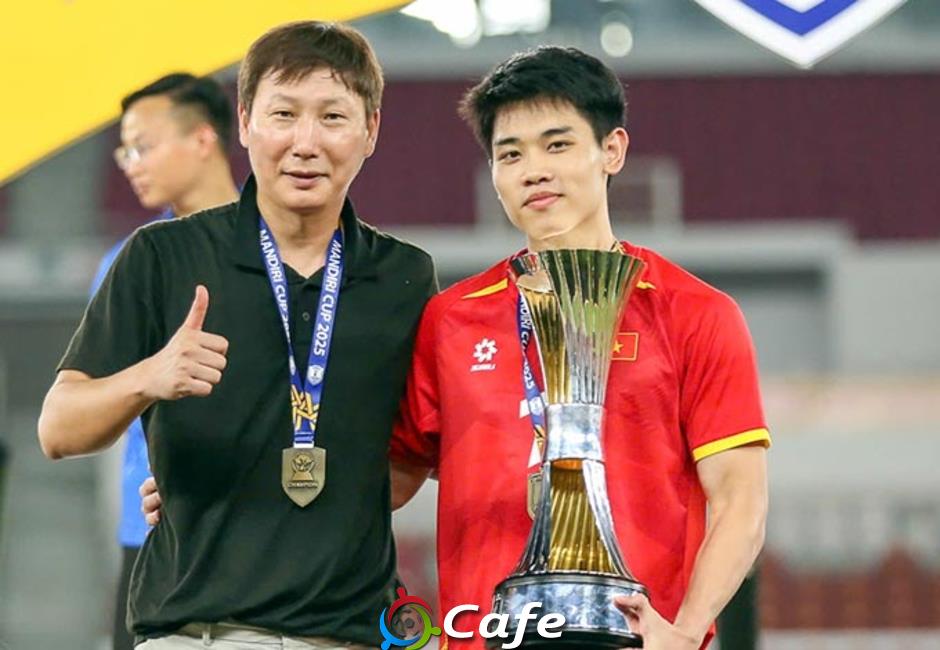 HLV Kim Sang Sik tính đường dài cho U23 Việt Nam