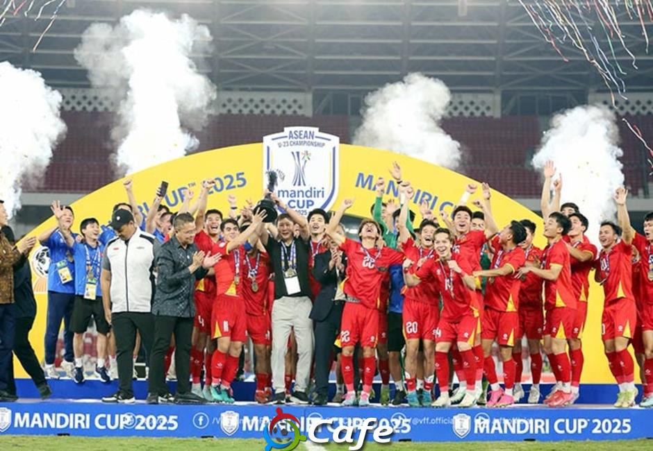 HLV Kim Sang Sik tính đường dài cho U23 Việt Nam
