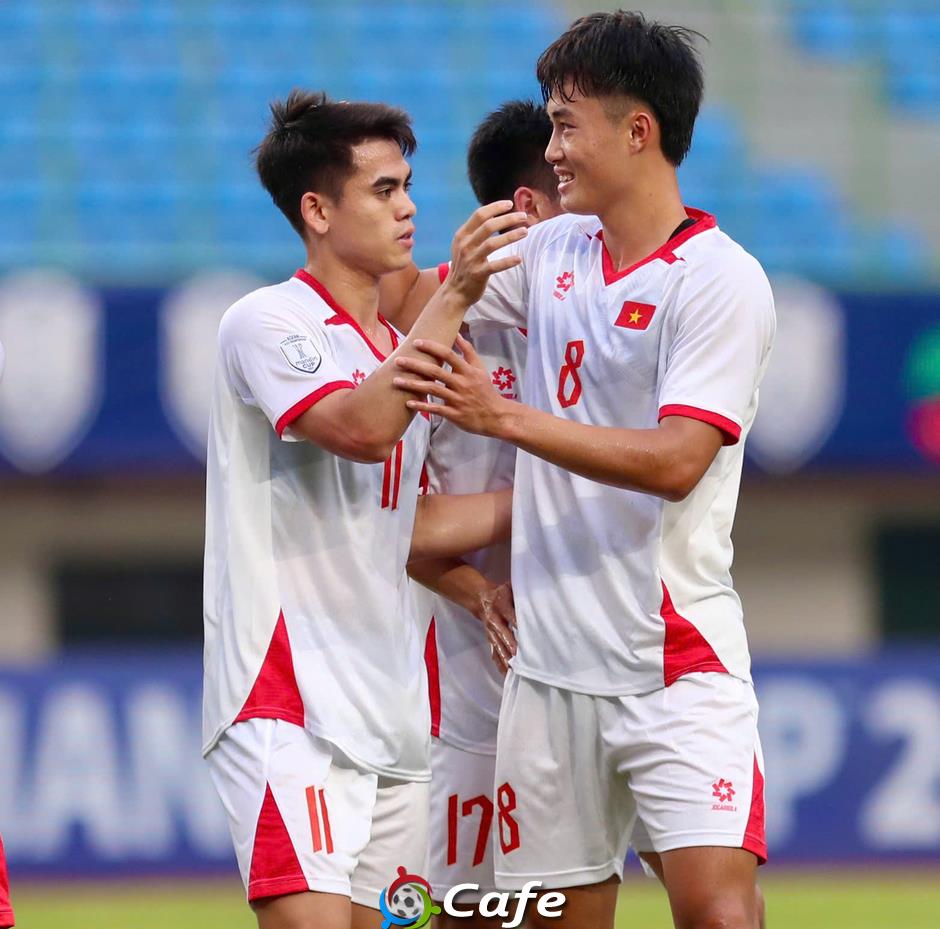 Trực tiếp U23 Việt Nam 1-0 U23 Lào:  Viktor Lê vào sân