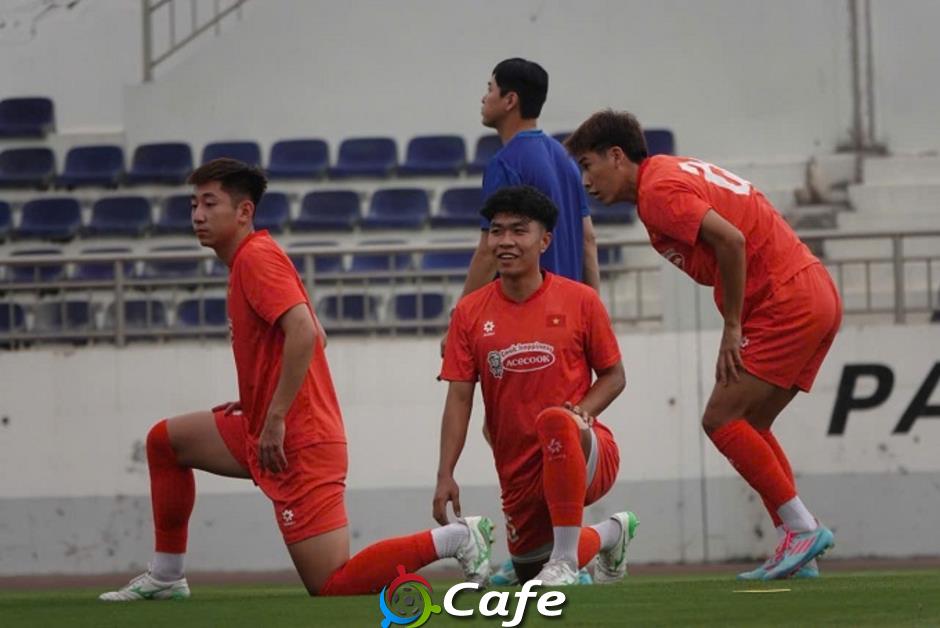 U23 Việt Nam vắng 9 cầu thủ, HKV Kim Sang Sik hài lòng về cơ sở vật chất