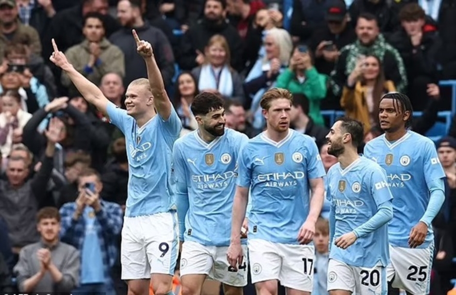 Chiến tranh leo thang, Man City phản đòn Premier League