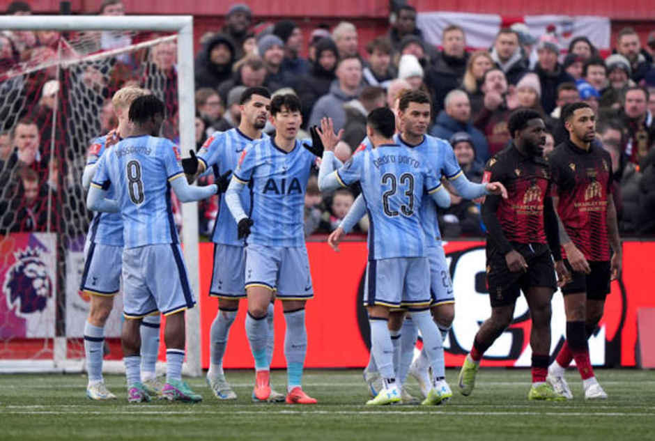 Kết quả Tamworth 3-0 Tottenham: Spurs lọt vào vòng 4 FA Cup