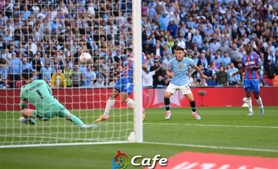 'Messi chân phải' ra mắt Man City