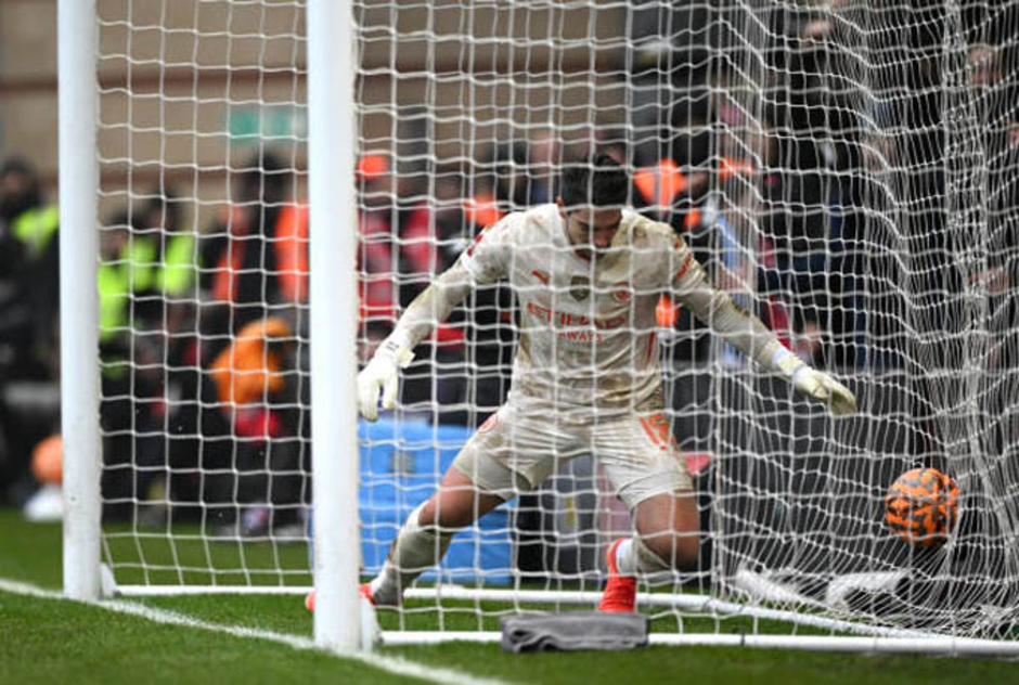 Trực tiếp Leyton Orient 1-1 Man City: Bàn thắng may mắn của Khusanov