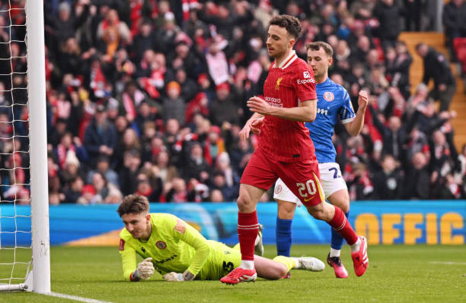 Trực tiếp Liverpool 4-0 Accrington: Chiesa ghi bàn