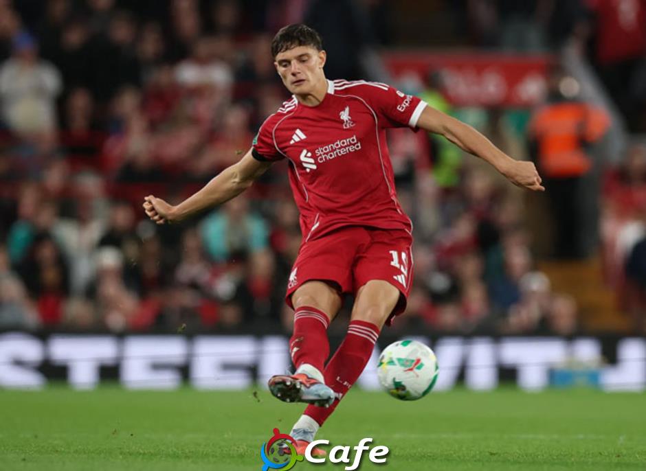 Giovanni Leoni phải rời sân bằng cáng trong trận ra mắt Liverpool