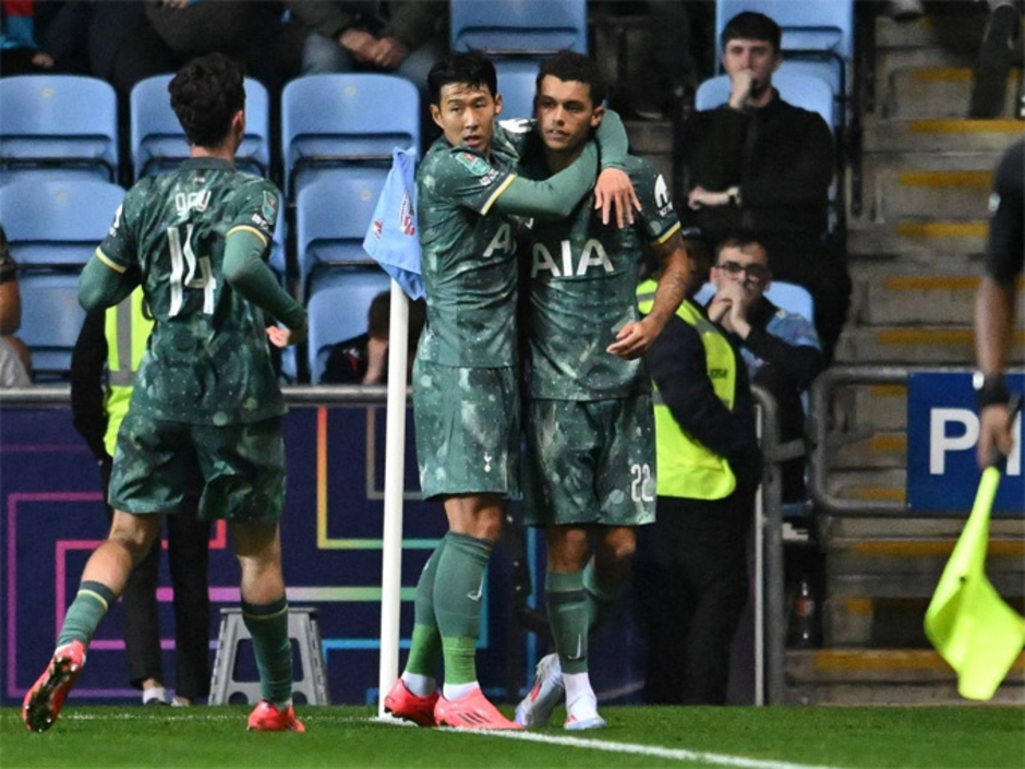 Kết quả Coventry 1-2 Tottenham: Gà trống thắng hú vía