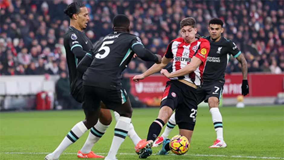 Trực tiếp Brentford 0-0 Liverpool: Xà ngang từ chối bàn của Liverpool