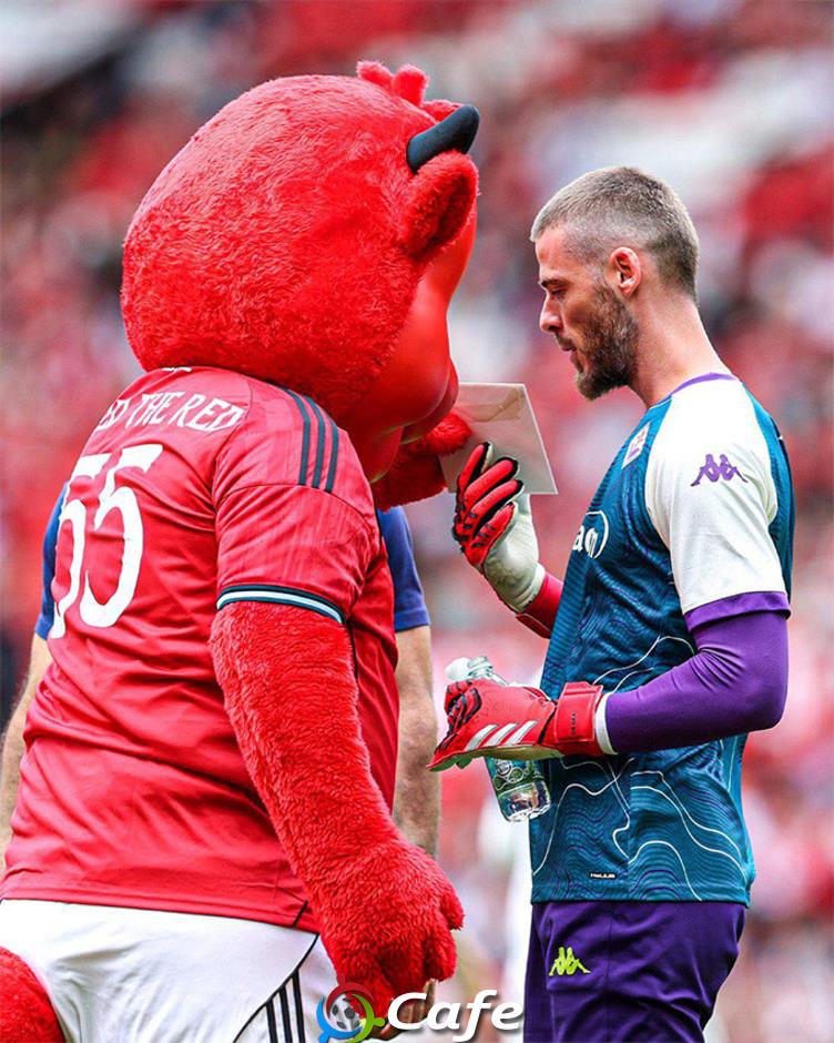 Chùm ảnh xúc động trong ngày về Nhà hát của 'thánh tôn' De Gea