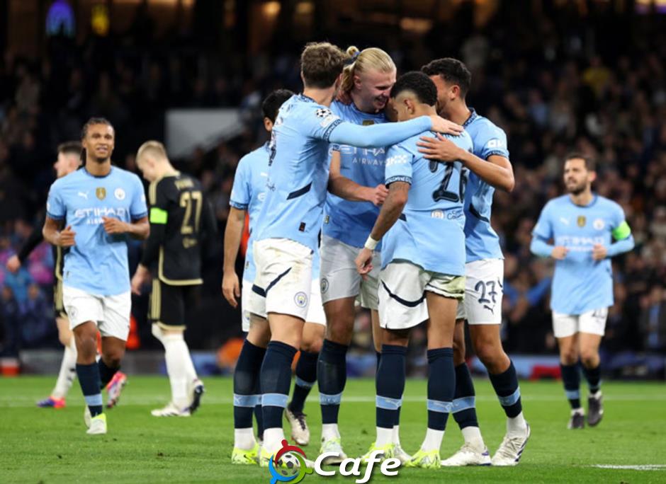 Đang có một Man City 'nửa ông nửa thằng'