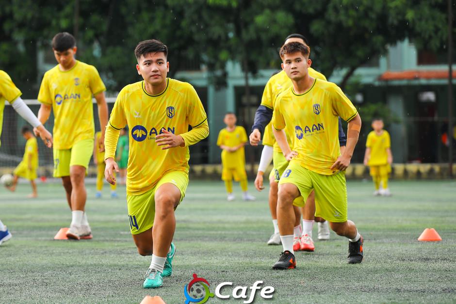 HLV Phan Như Thuật: ‘SLNA trụ hạng rồi nên thoải mái đấu chung kết Công an Hà Nội’