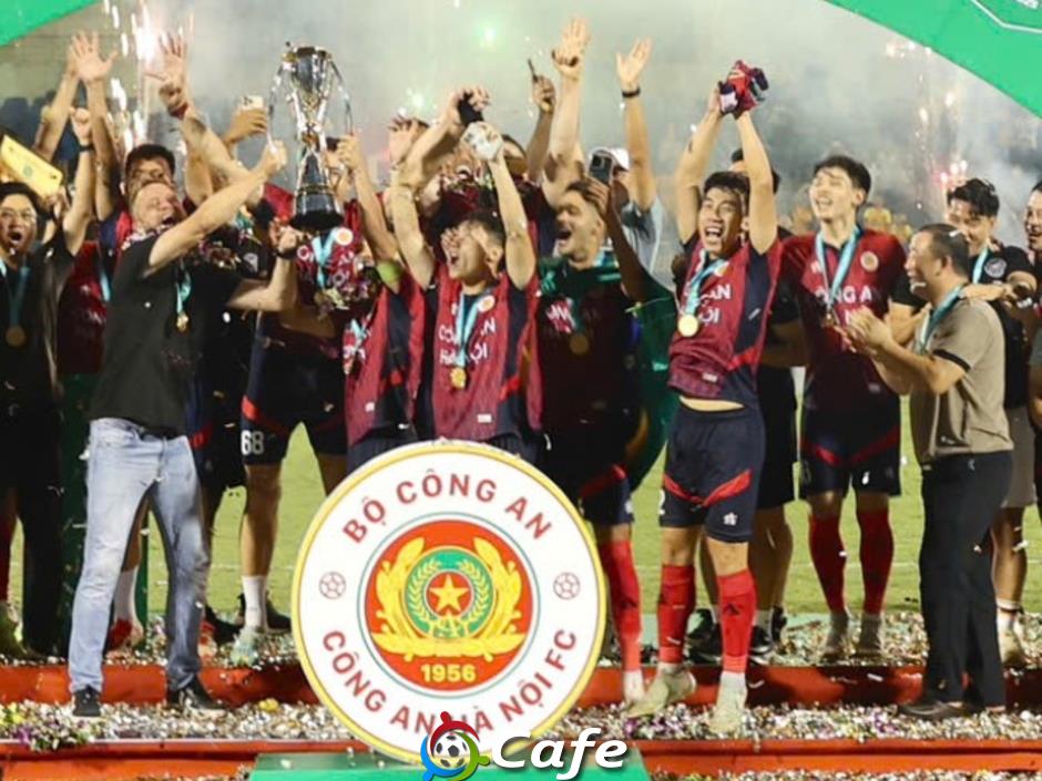 Mano Polking: Từ 2 chức vô địch với Thái Lan đến ngôi vương đầu tiên ở Việt Nam