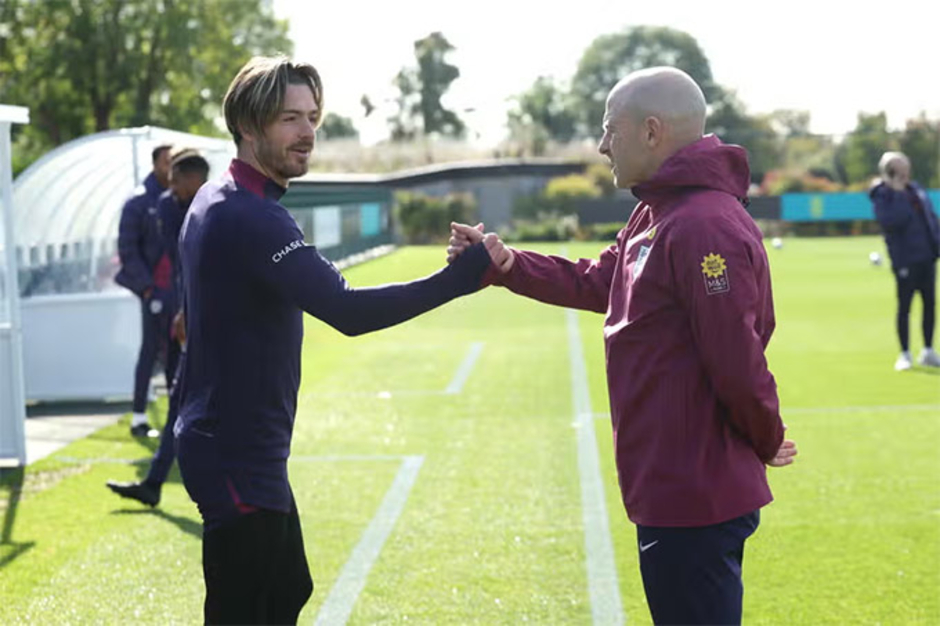 Lee Carsley đáp trả Pep Guardiola về Jack Grealish