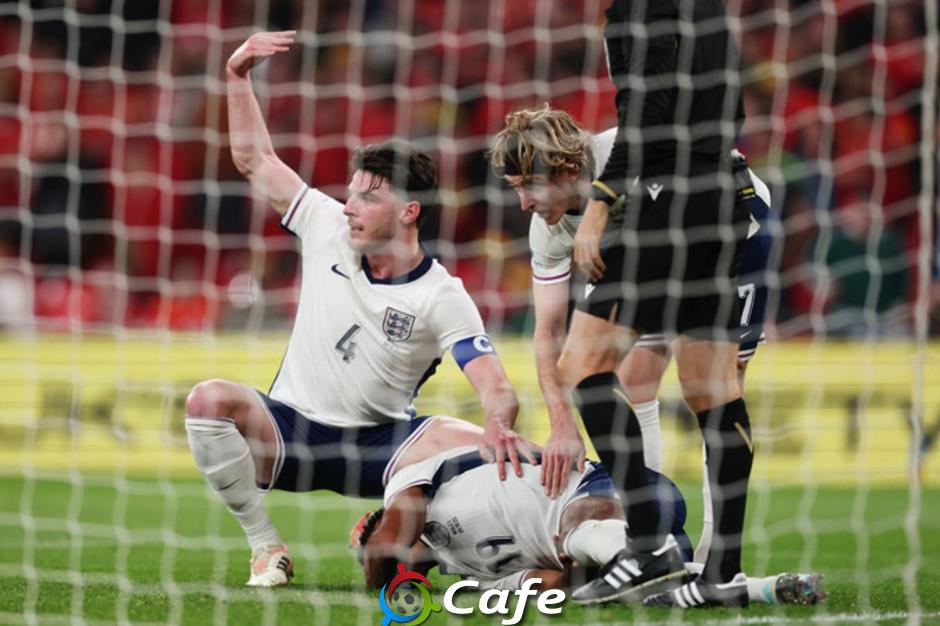 Ollie Watkins chấn thương kinh hoàng