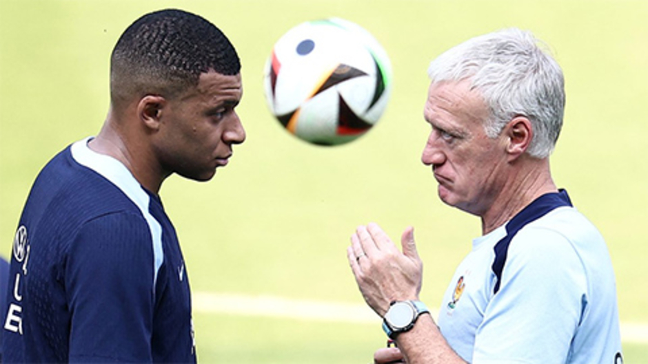 Deschamps sẽ tước băng thủ quân của Mbappe ở tuyển Pháp?