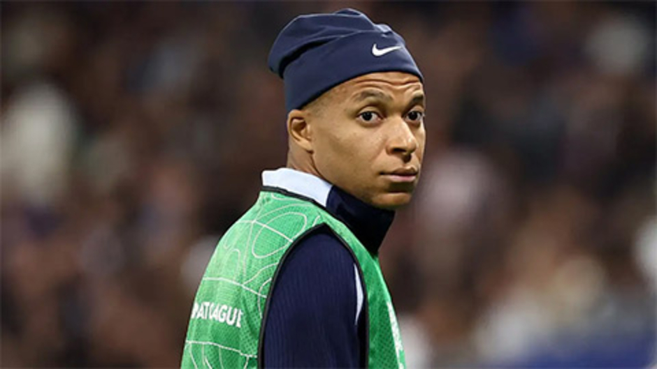 Fan Pháp chế giễu Mbappe không xứng vai trò đội trưởng