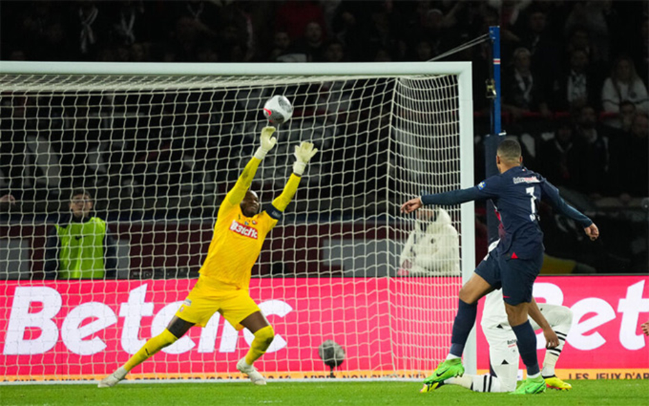 Mbappe ghi bàn và xin lỗi CĐV PSG