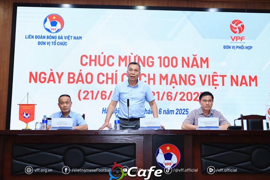 Bóng đá Việt Nam đúng khi không vội nhập tịch như Malaysia