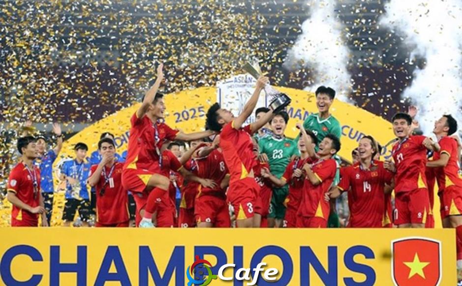 Bóng đá Việt Nam đúng khi không vội nhập tịch như Malaysia