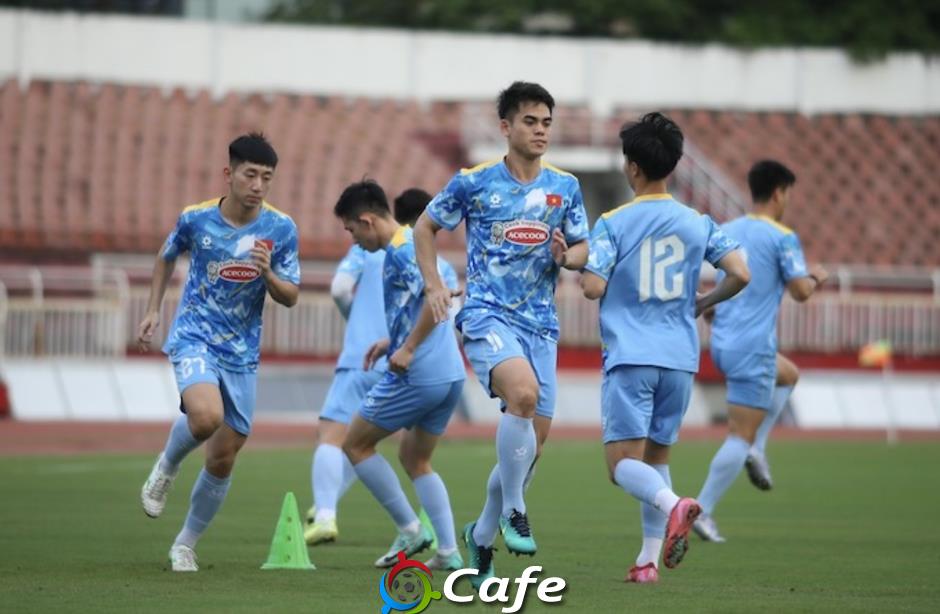 Buổi tập của ĐT Việt Nam vắng Tiến Dũng và Hoàng Đức