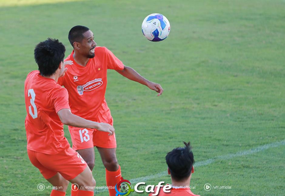 Cao Pendant Quang Vinh: ‘HLV Kim Sang Sik quan tâm đến thể lực của tôi’