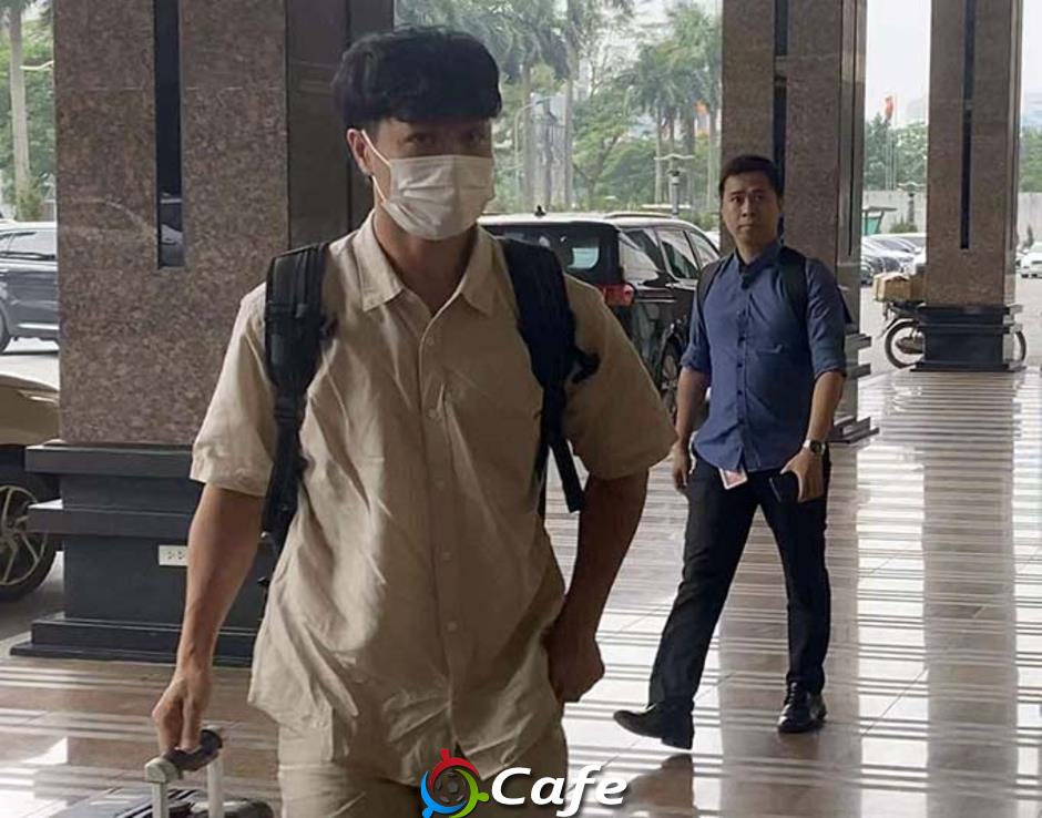 Cao Pendant Quang Vinh hội quân muộn trận gặp Malaysia