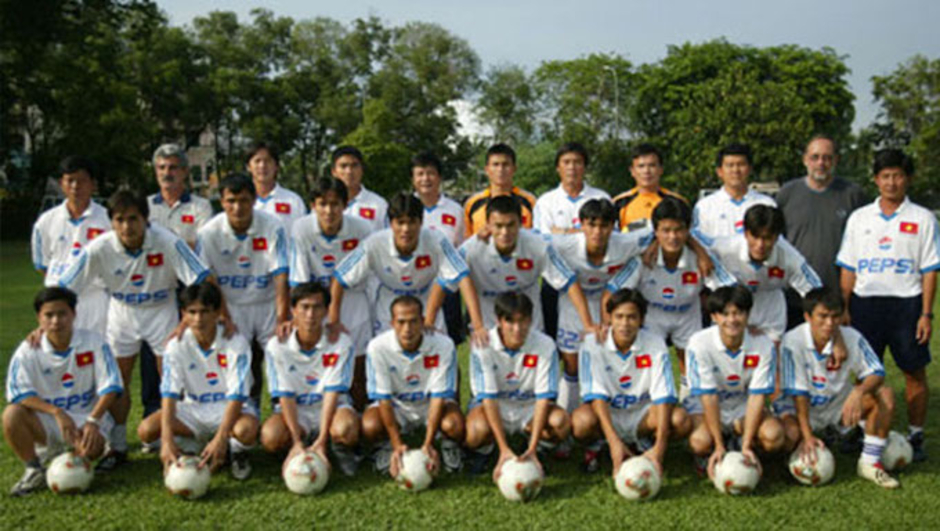 Cơn thịnh nộ của HLV Calisto trước thềm AFF Cup 2002