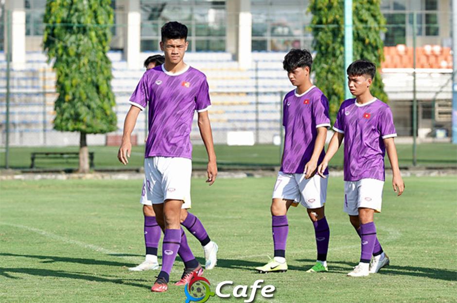 ĐT Việt Nam công bố danh sách lạ hiếm thấy, có trung vệ 18 tuổi cao gần 2m