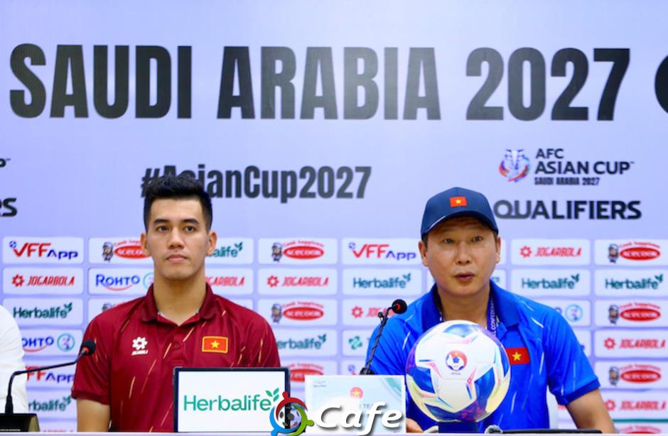 HLV Kim Sang Sik: ‘ĐT Việt Nam không được để thủng lưới ở trận lượt về’ HLV Kim Sang Sik: ‘ĐT Việt Nam không được để thủng lưới ở trận lượt về’