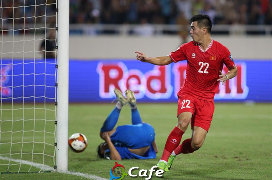 Tiền đạo số 1 ĐT Việt Nam báo tin buồn