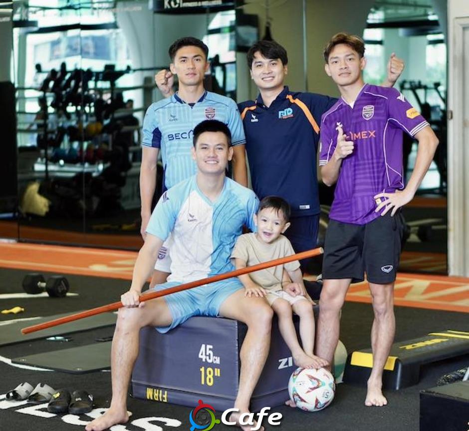 Tuyển thủ Bùi Vĩ Hào báo tin vui cho HLV Kim Sang Sik
