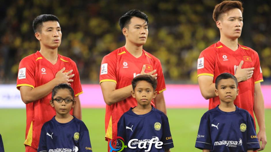Vì sao trung vệ Bùi Tiến Dũng rời sân sớm?