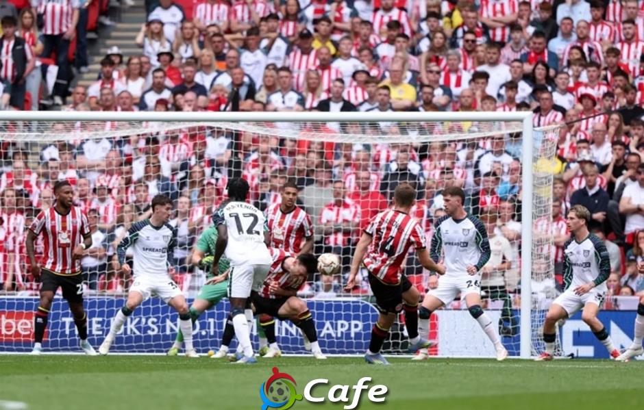 Cảnh tượng chưa từng có trong trận chung kết thăng hạng của Sunderland 