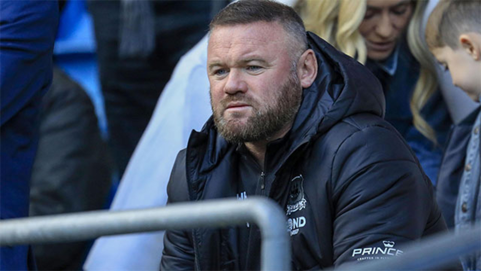 Fan Plymouth Argyle trút cơn thịnh nộ lên đầu Rooney