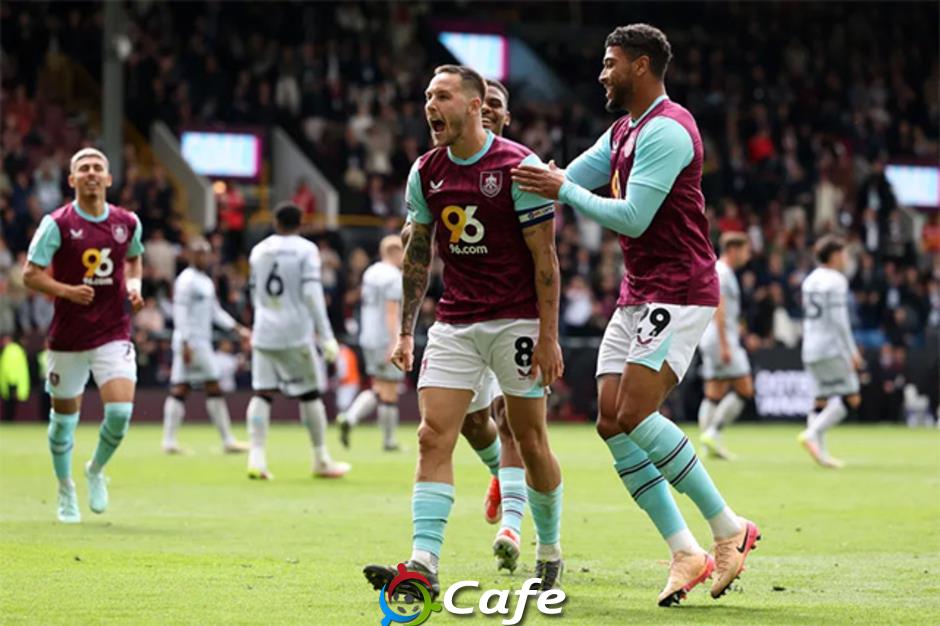 Leeds United vô địch Championship 2024/25 với kịch bản giật gân